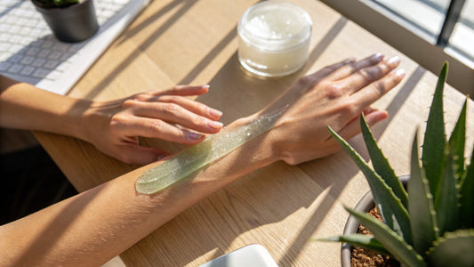 Aloe Vera Gel gegen trockene Heizungsluft: So bleibt deine Haut im Büro hydratisiert